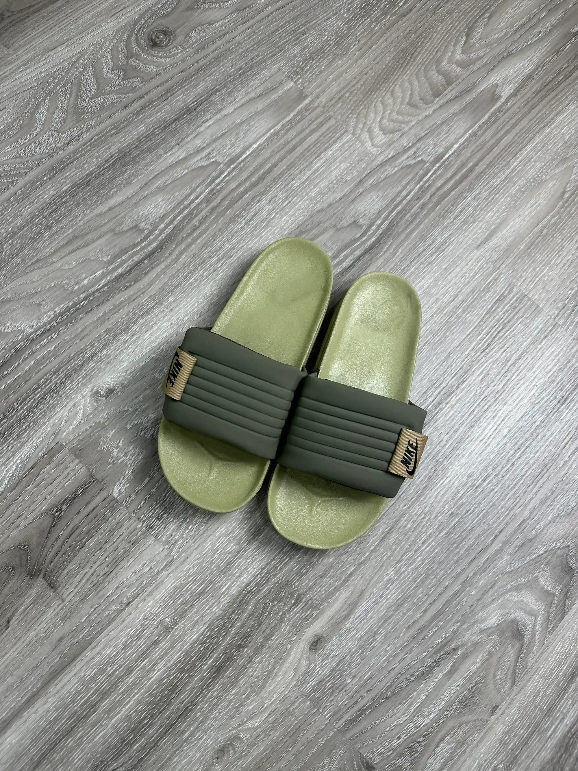 CHINELO SLIDE NK OFFCOURT - VERDE