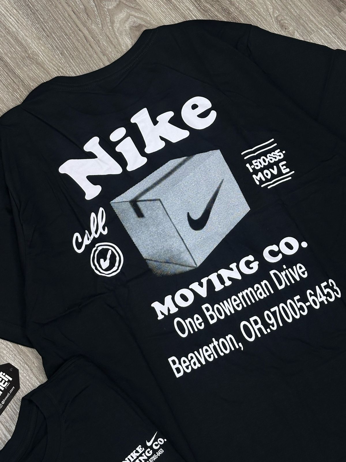 CAMISETA NK MOVING CO - PRETA