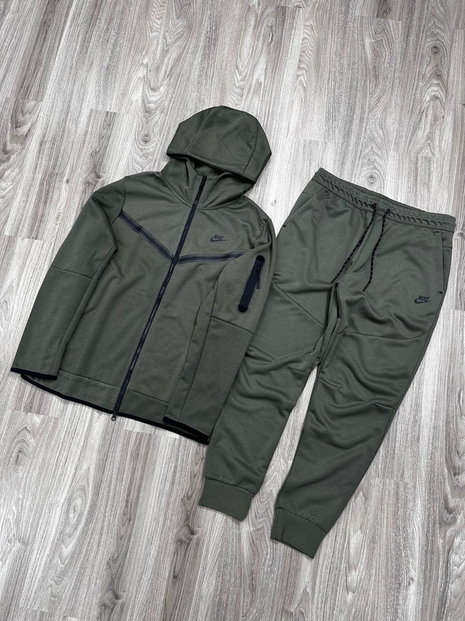 CONJUNTO TECH FLEECE NK