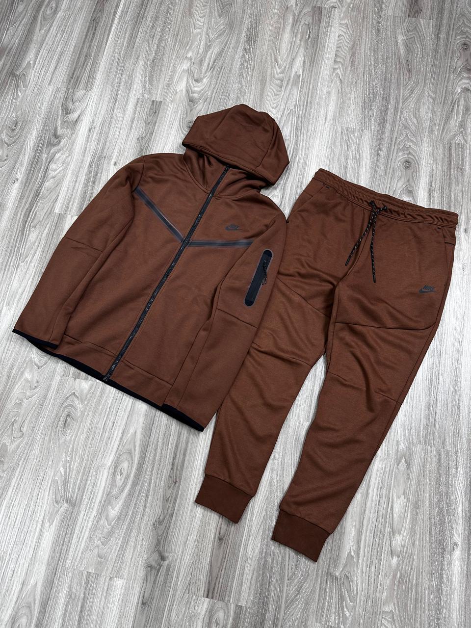 CONJUNTO TECH FLEECE NK