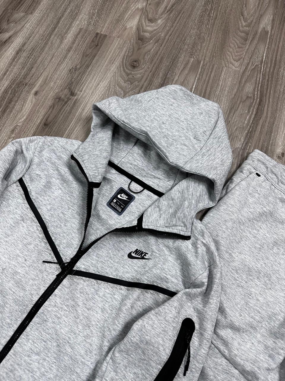 CONJUNTO TECH FLEECE NK