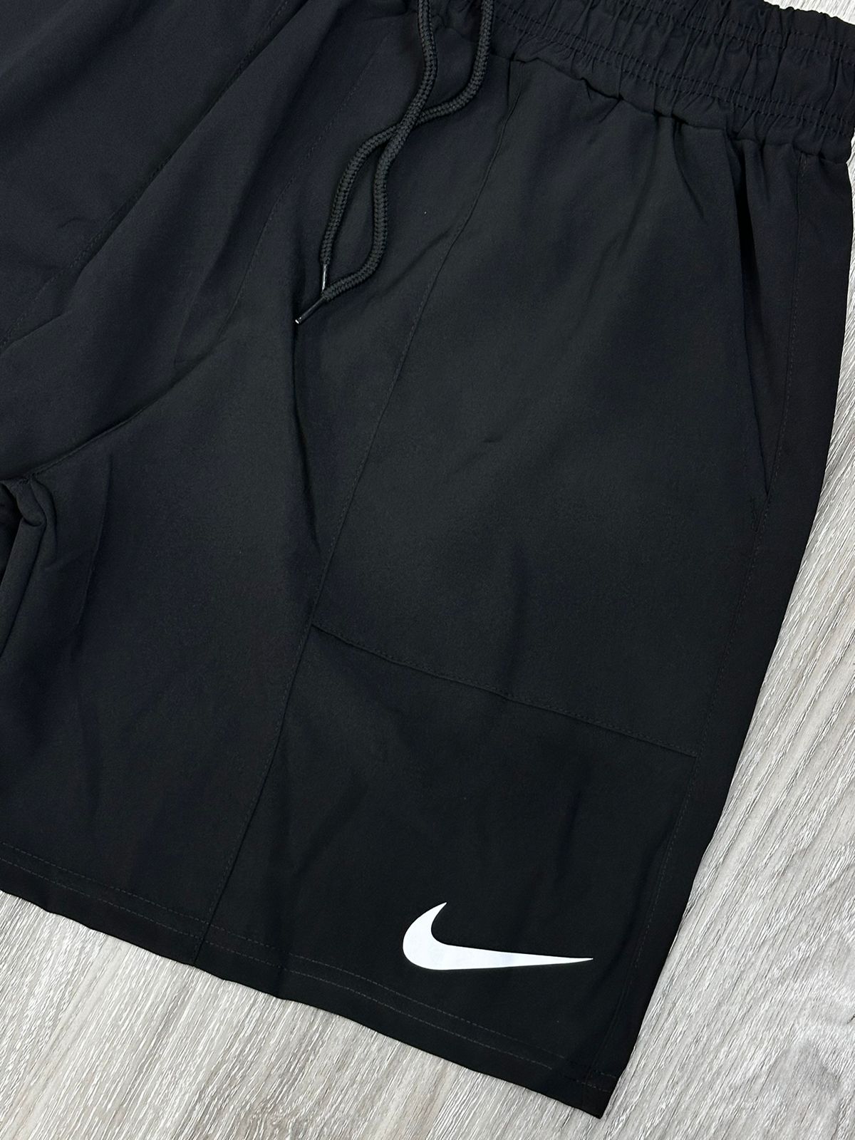 SHORTS TACTEL NK MINI SWOOSH - PRETO