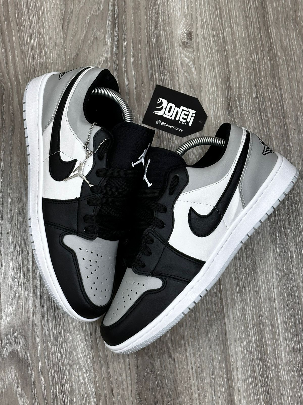 TÊNIS NK JORDAN 1 - CINZA/BRANCO