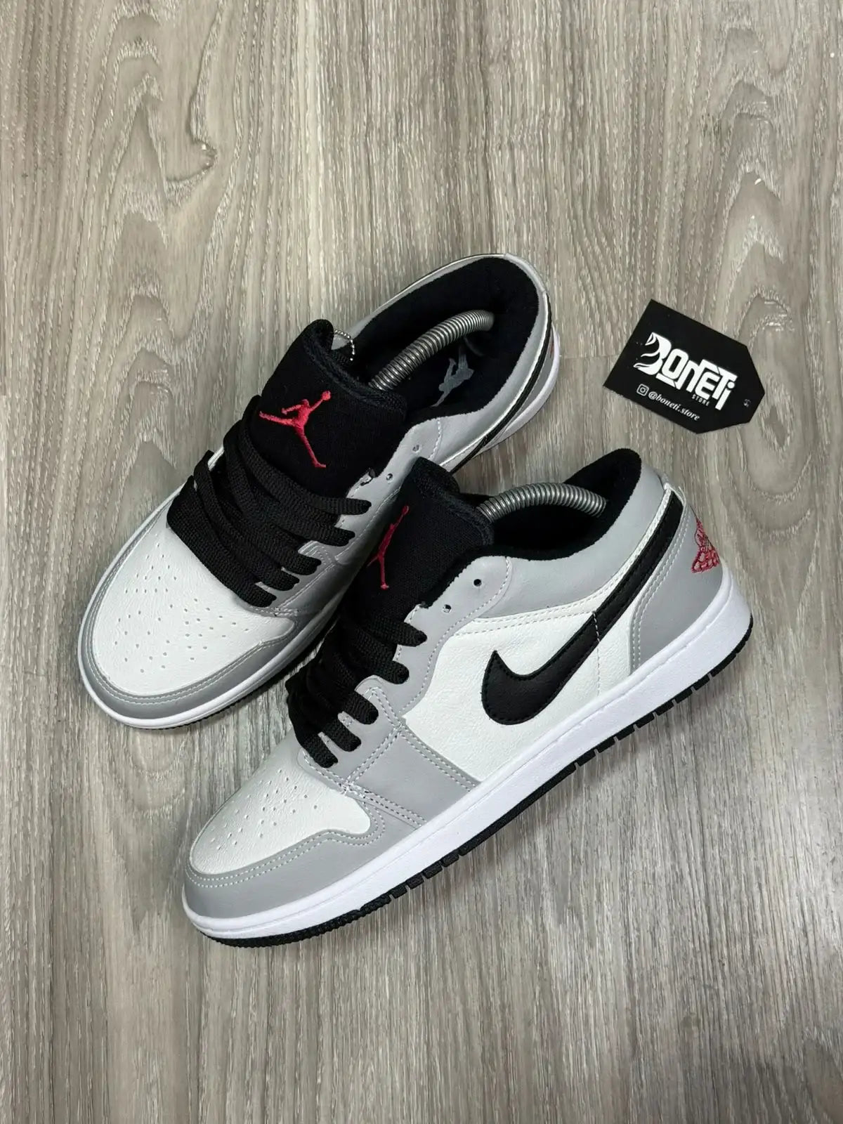 TÊNIS NK JORDAN 1 - CINZA/BRANCO