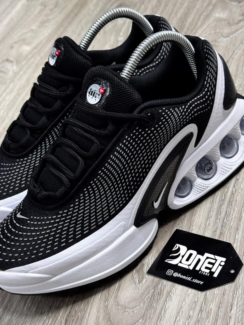 TÊNIS NK AIR MAX DN - PRETO E BRANCO