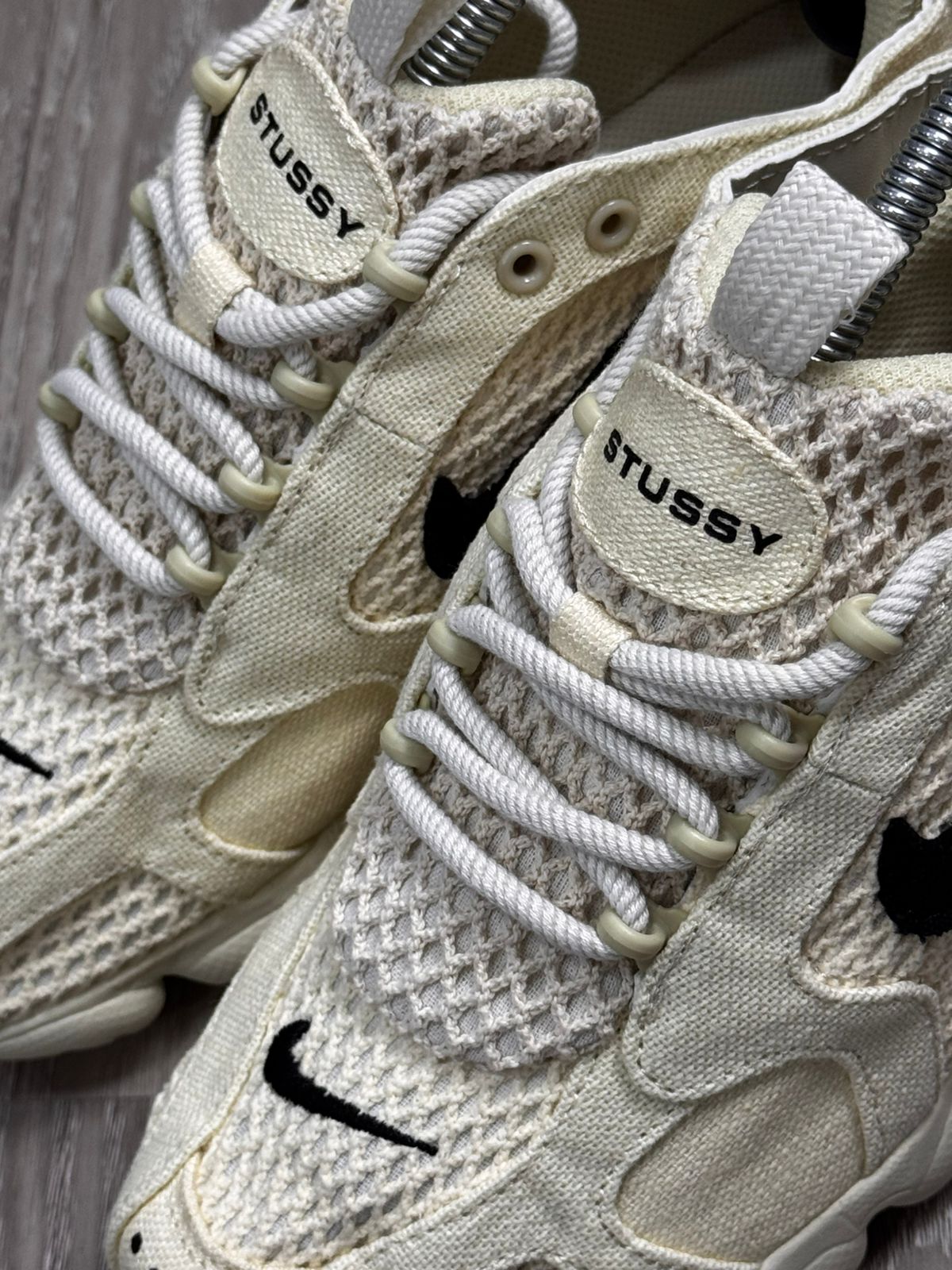 TÊNIS NK X STUSSY AIR ZOOM SPIRIDON CAGE 2 - FOSSIL