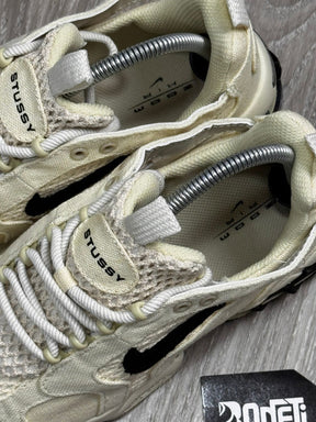 TÊNIS NK X STUSSY AIR ZOOM SPIRIDON CAGE 2 - FOSSIL