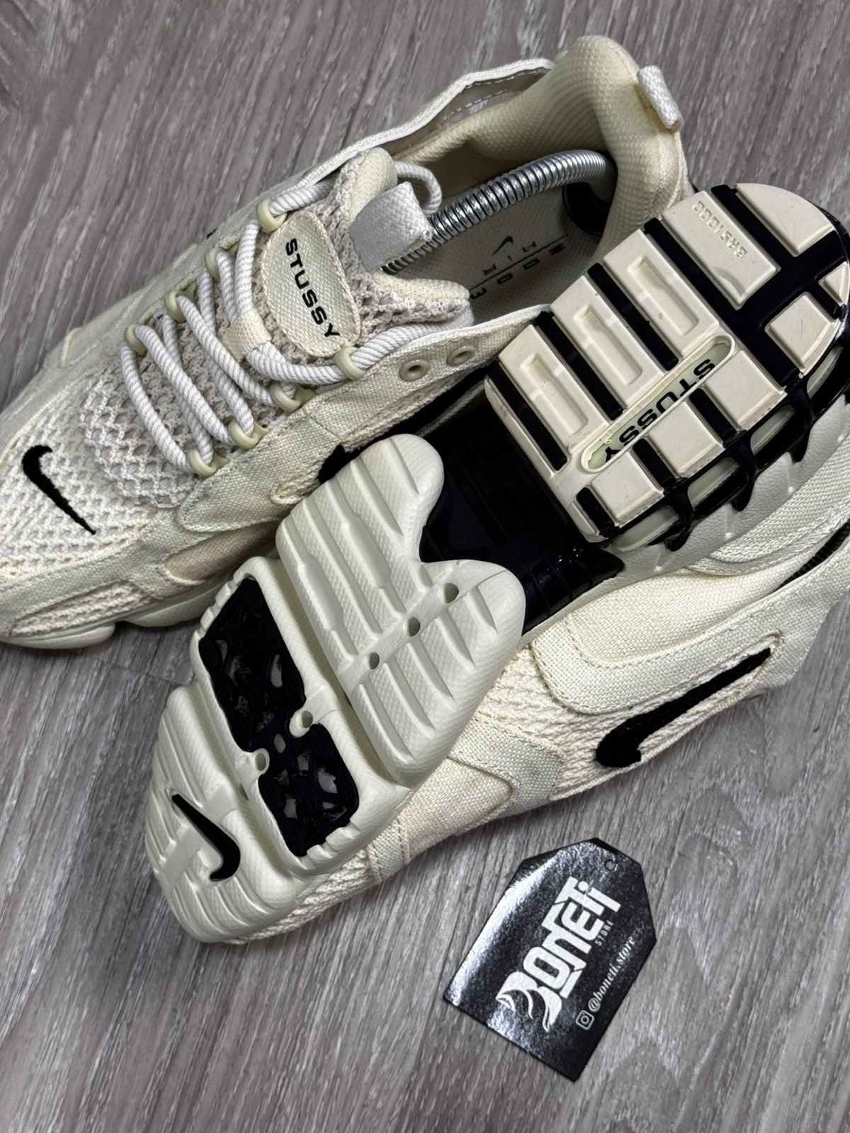 TÊNIS NK X STUSSY AIR ZOOM SPIRIDON CAGE 2 - FOSSIL