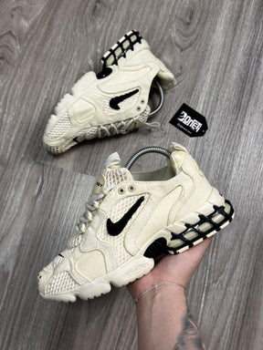 TÊNIS NK X STUSSY AIR ZOOM SPIRIDON CAGE 2 - FOSSIL