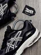 TÊNIS ASICS GEL NYC - PRETO E BRANCO