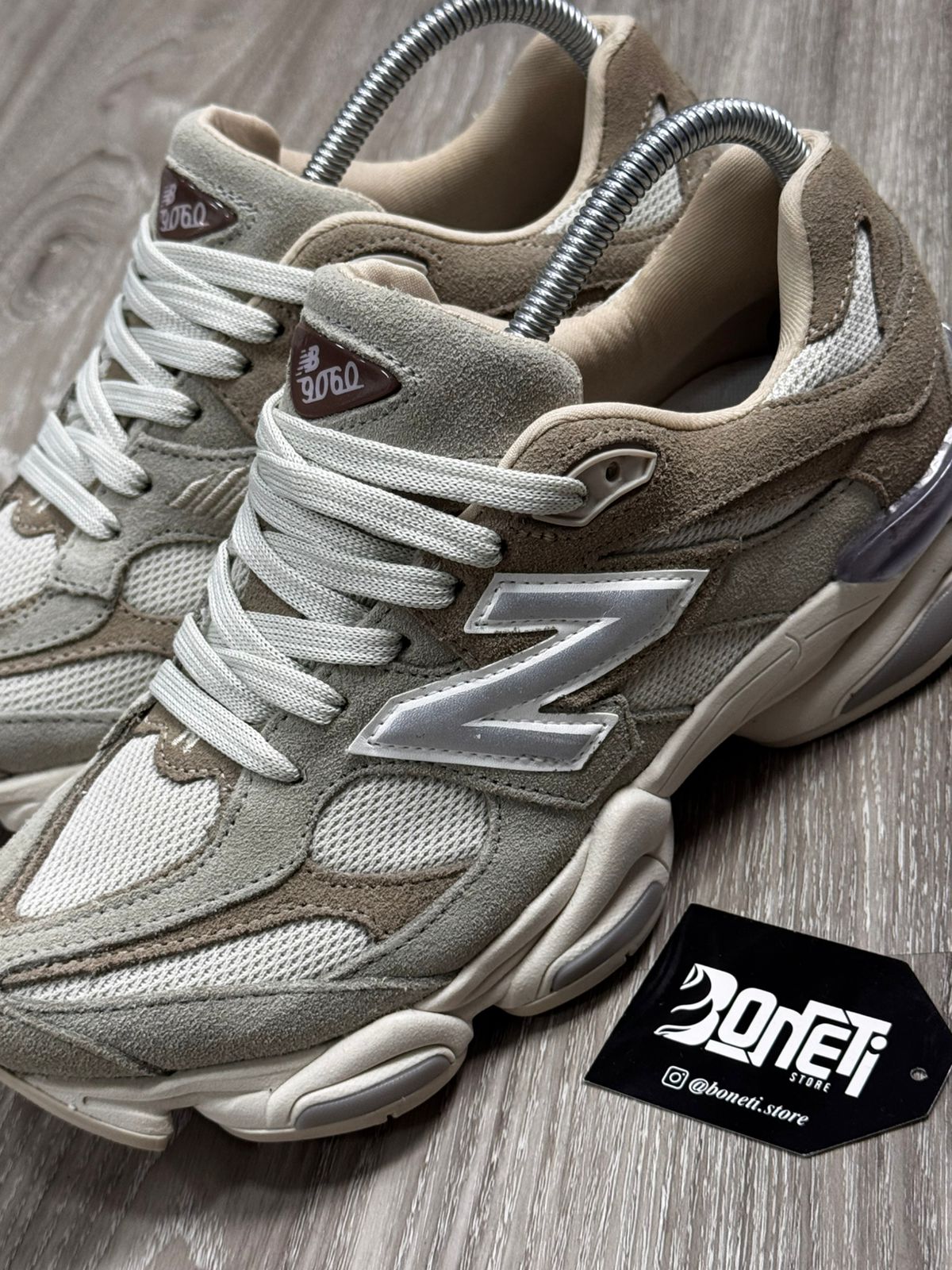 TÊNIS NB 9060 - CARAMELO