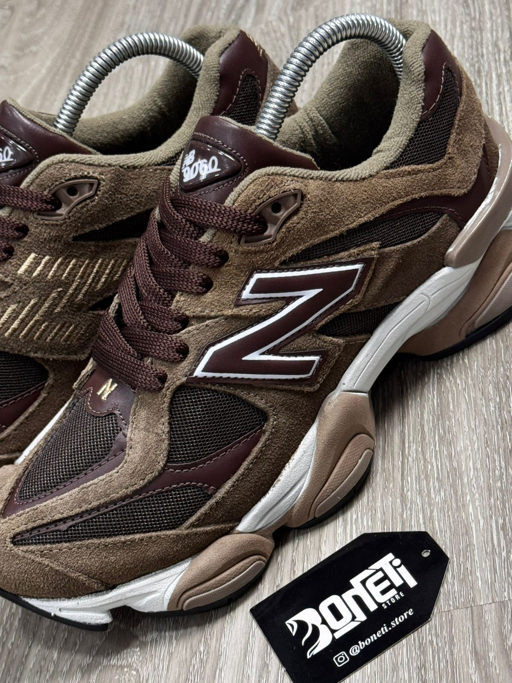 TÊNIS NB 9060 - MARROM