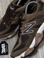 TÊNIS NB 9060 - MARROM