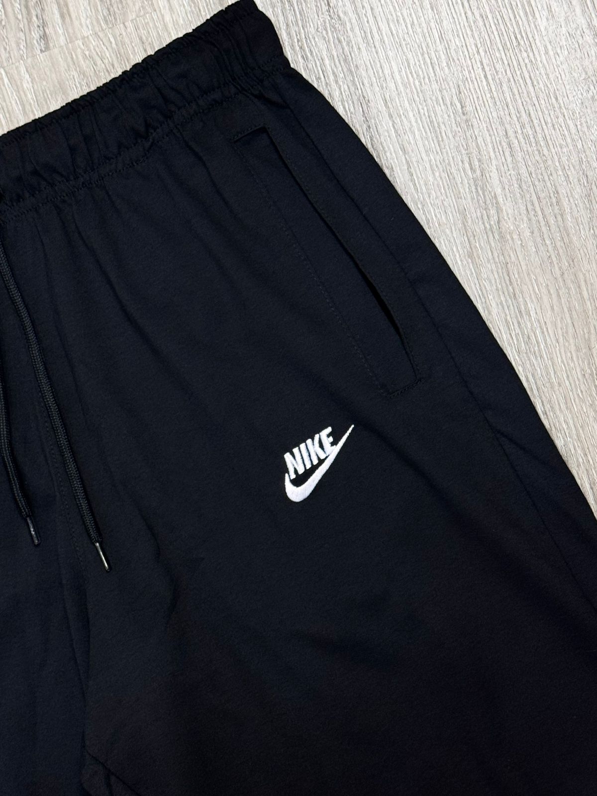 SHORTS MOLETOM NK SPORTSWEAR CLUB - PRETO