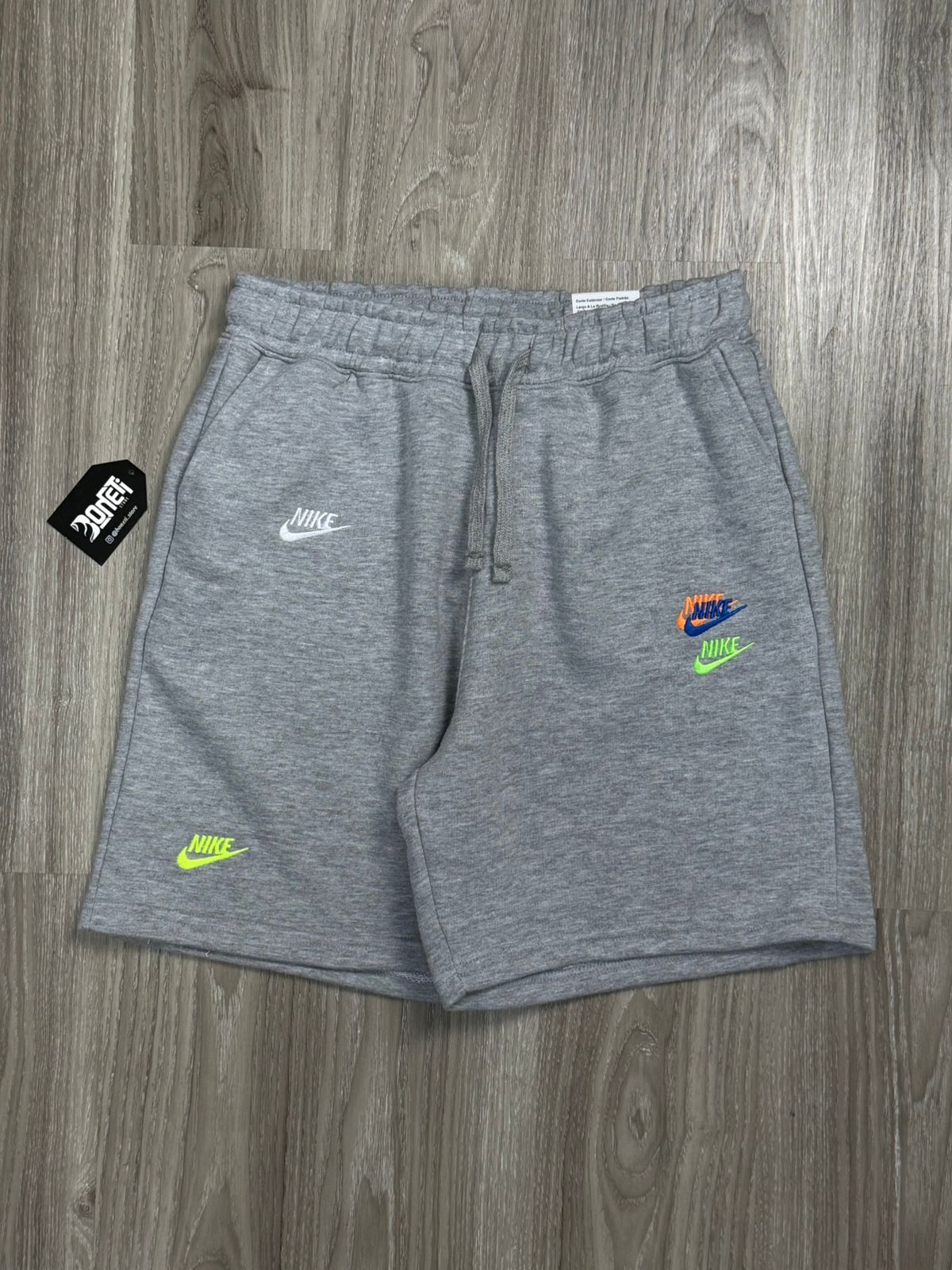 SHORTS MOLETOM NK MULTI SWOOSH - CINZA
