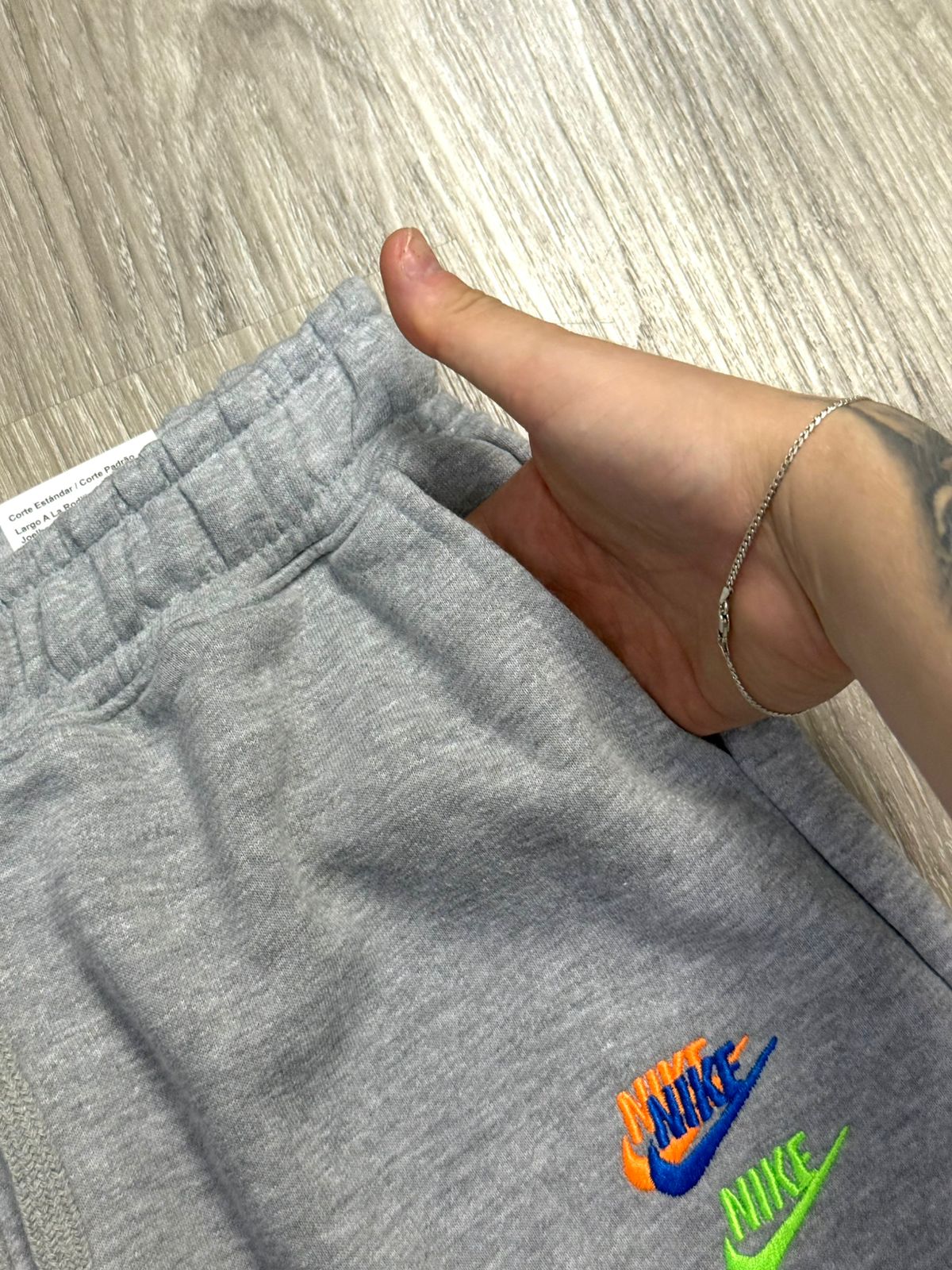 SHORTS MOLETOM NK MULTI SWOOSH - CINZA