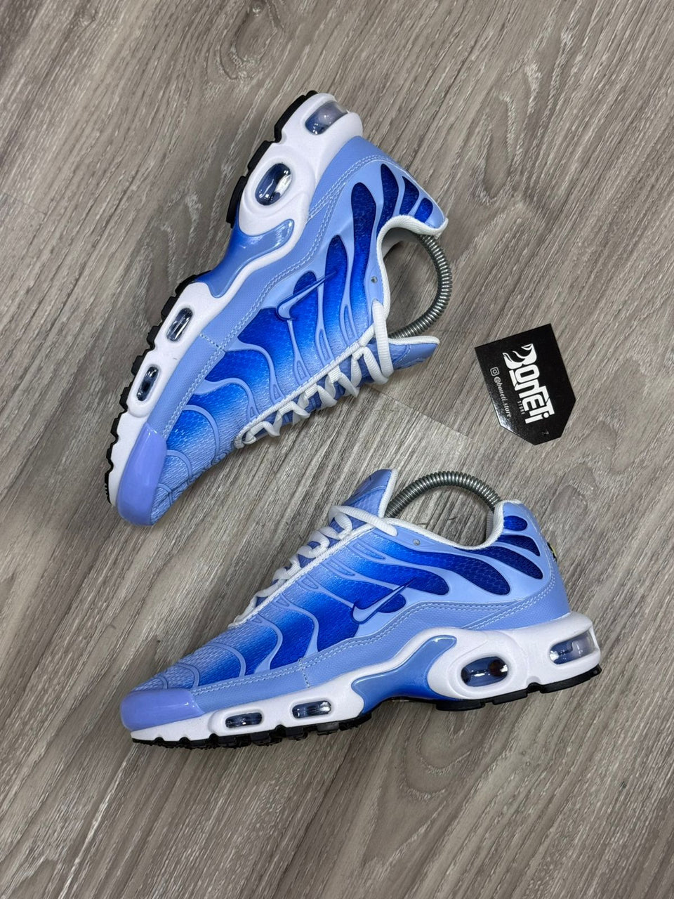 TÊNIS NK AIR MAX PLUS TN - UNIVERSITY