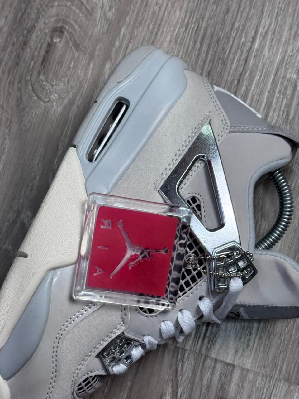TÊNIS NK JORDAN 4 - FROZEN MOMENTS