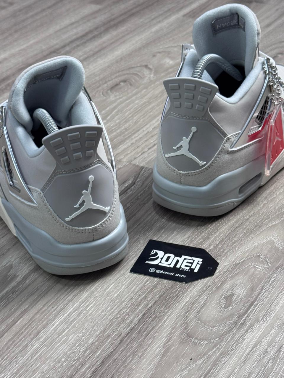 TÊNIS NK JORDAN 4 - FROZEN MOMENTS
