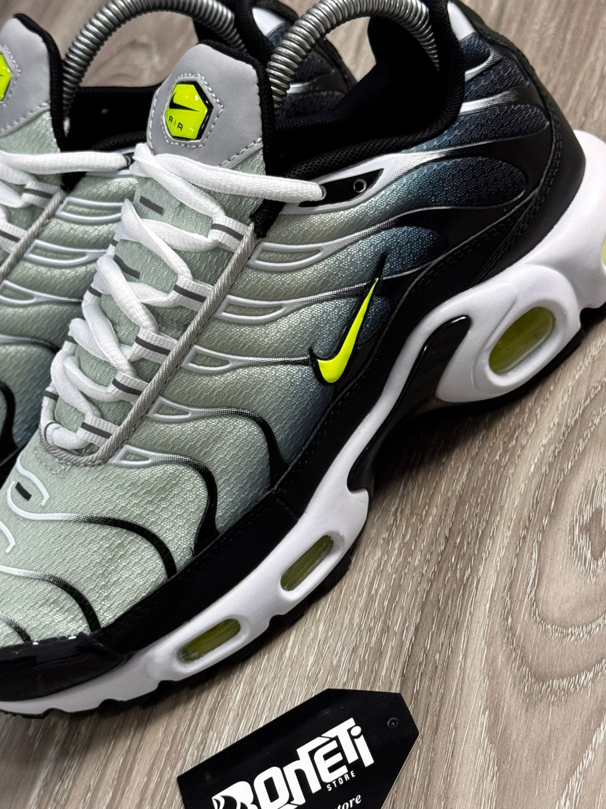 TÊNIS NK AIR MAX PLUS TN - BRIGHT CACTUS