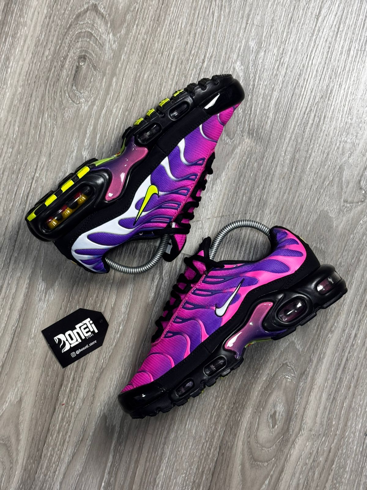 TÊNIS NK AIR MAX PLUS TN - FIREBERRY