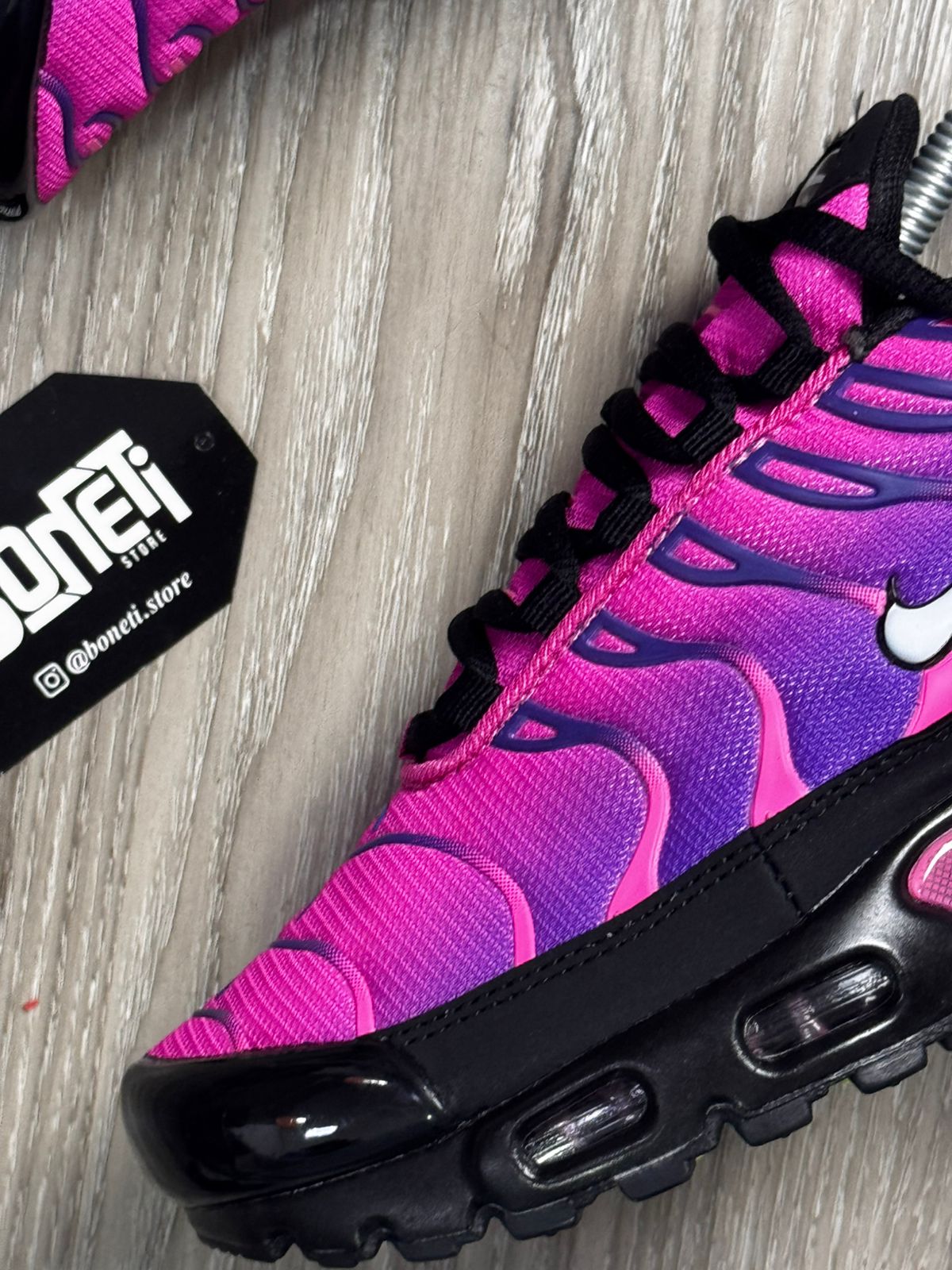 TÊNIS NK AIR MAX PLUS TN - FIREBERRY
