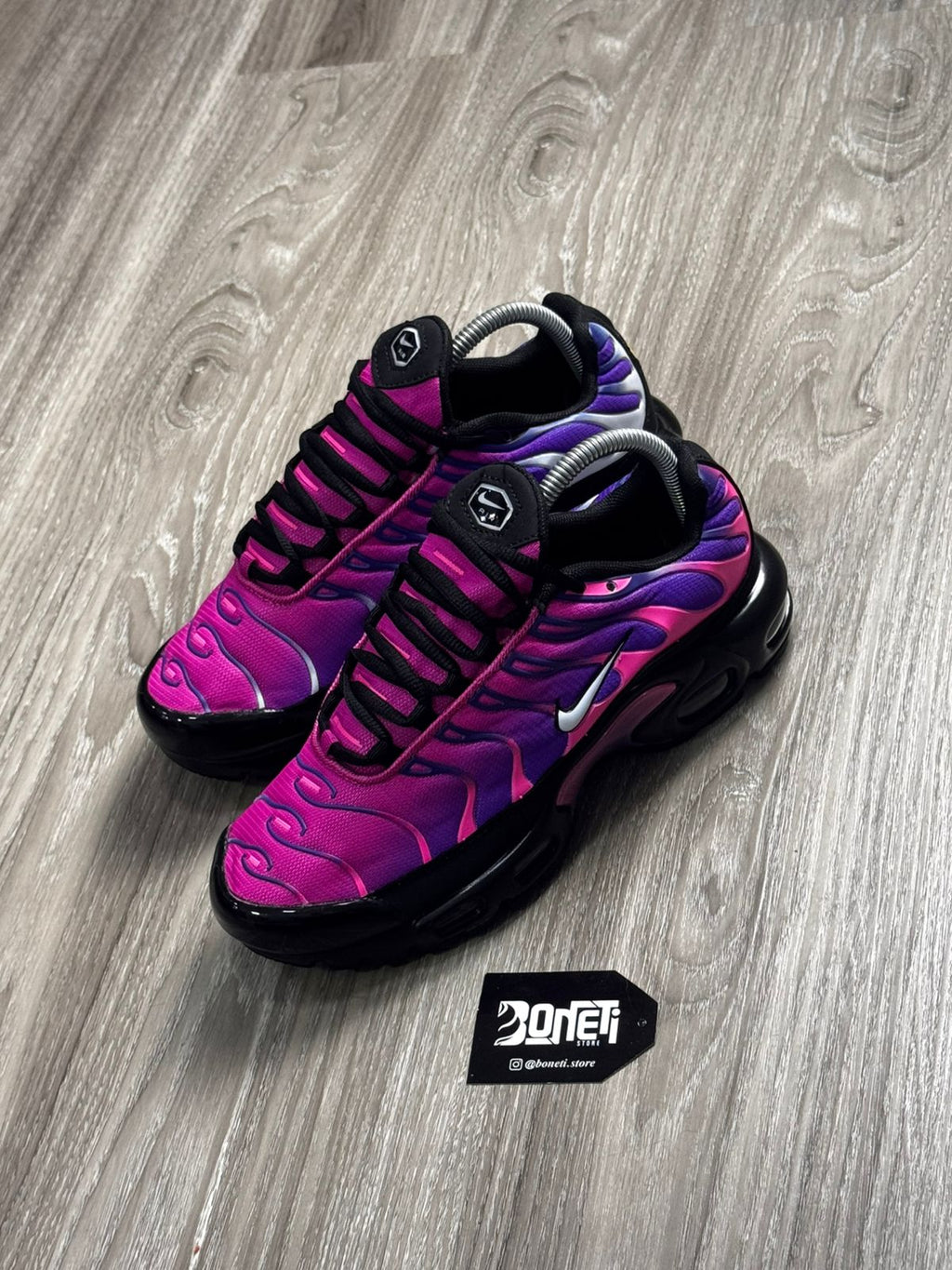TÊNIS NK AIR MAX PLUS TN - FIREBERRY