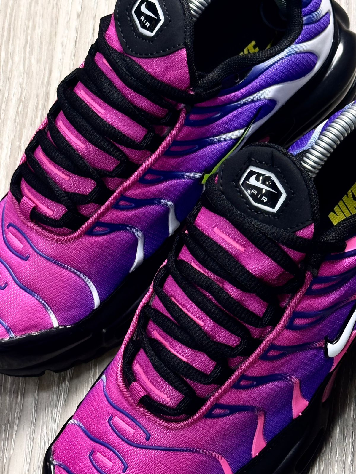TÊNIS NK AIR MAX PLUS TN - FIREBERRY