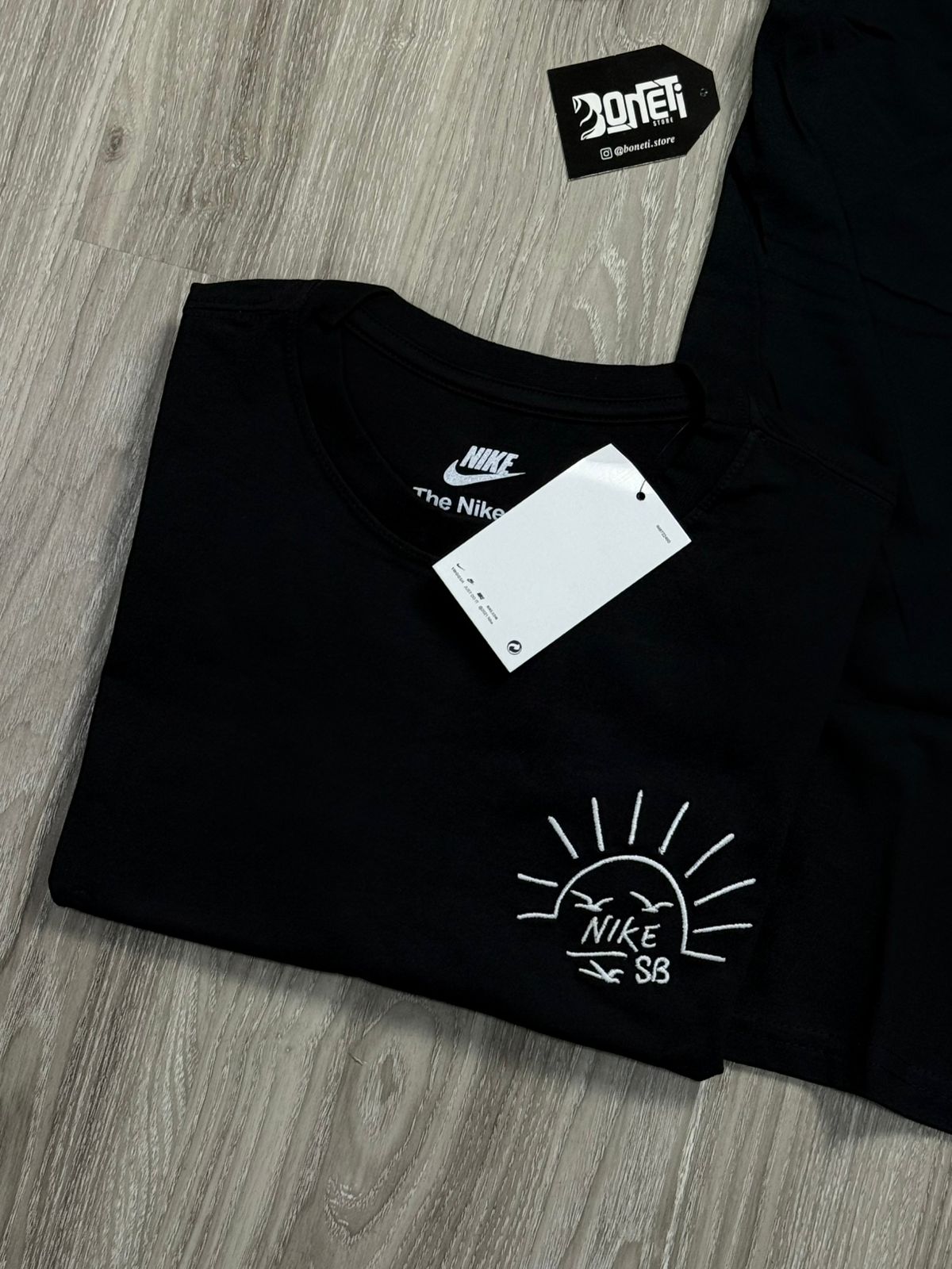 CAMISETA NK SB SUNSET - PRETA