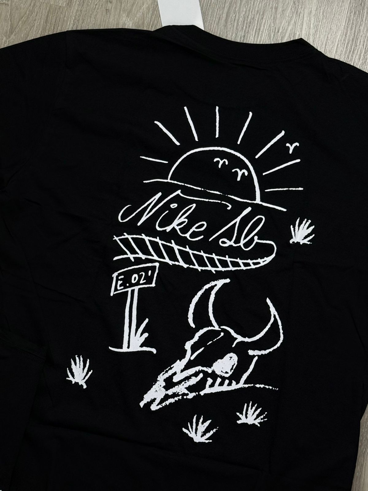 CAMISETA NK SB SUNSET - PRETA