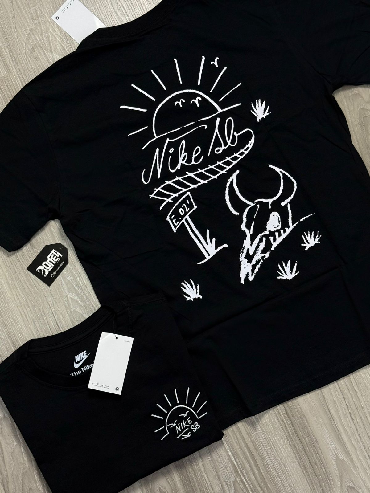 CAMISETA NK SB SUNSET - PRETA