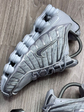 TÊNIS NK SHOX TL 12 MOLAS - PLATINUM