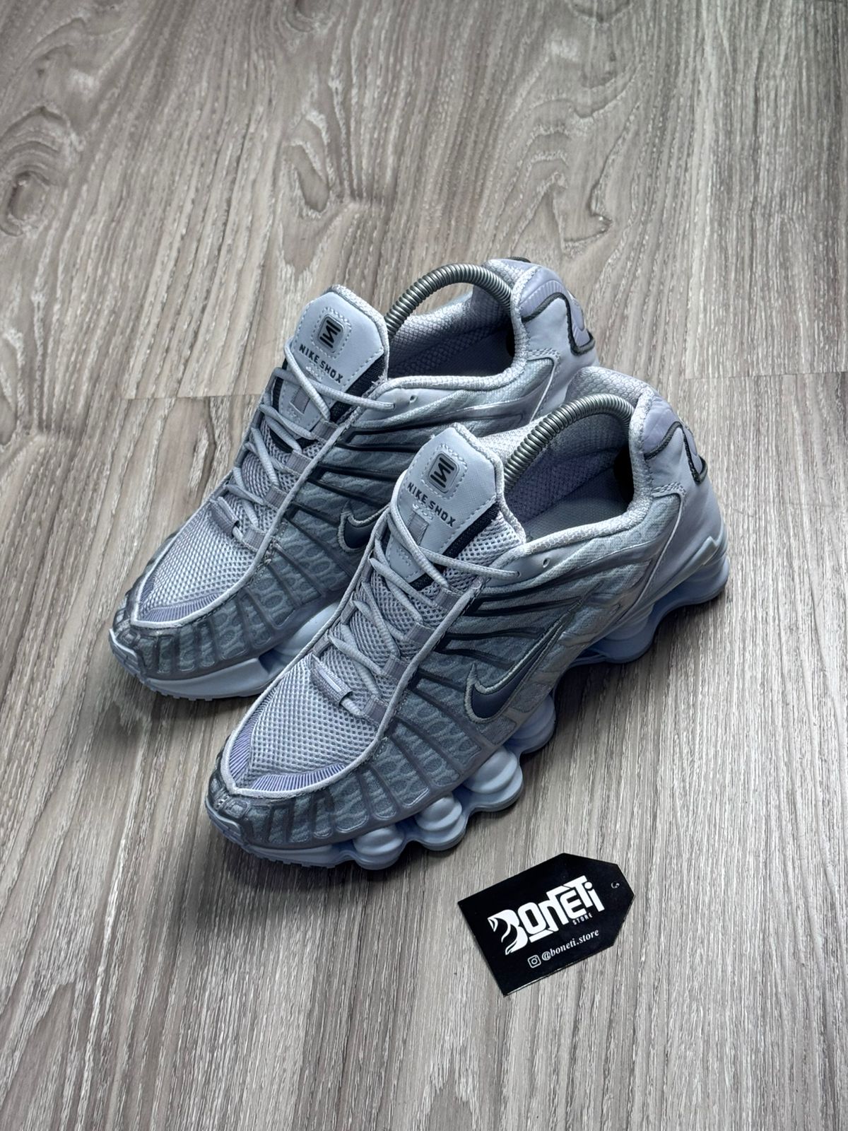 TÊNIS NK SHOX TL 12 MOLAS - PLATINUM