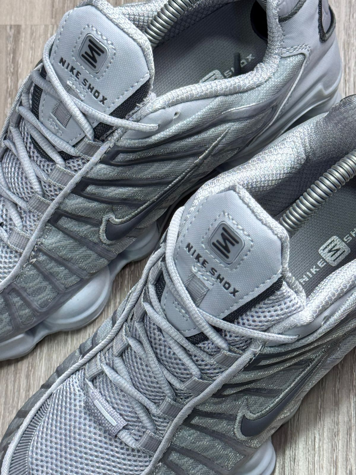 TÊNIS NK SHOX TL 12 MOLAS - PLATINUM