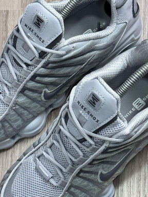 TÊNIS NK SHOX TL 12 MOLAS - PLATINUM