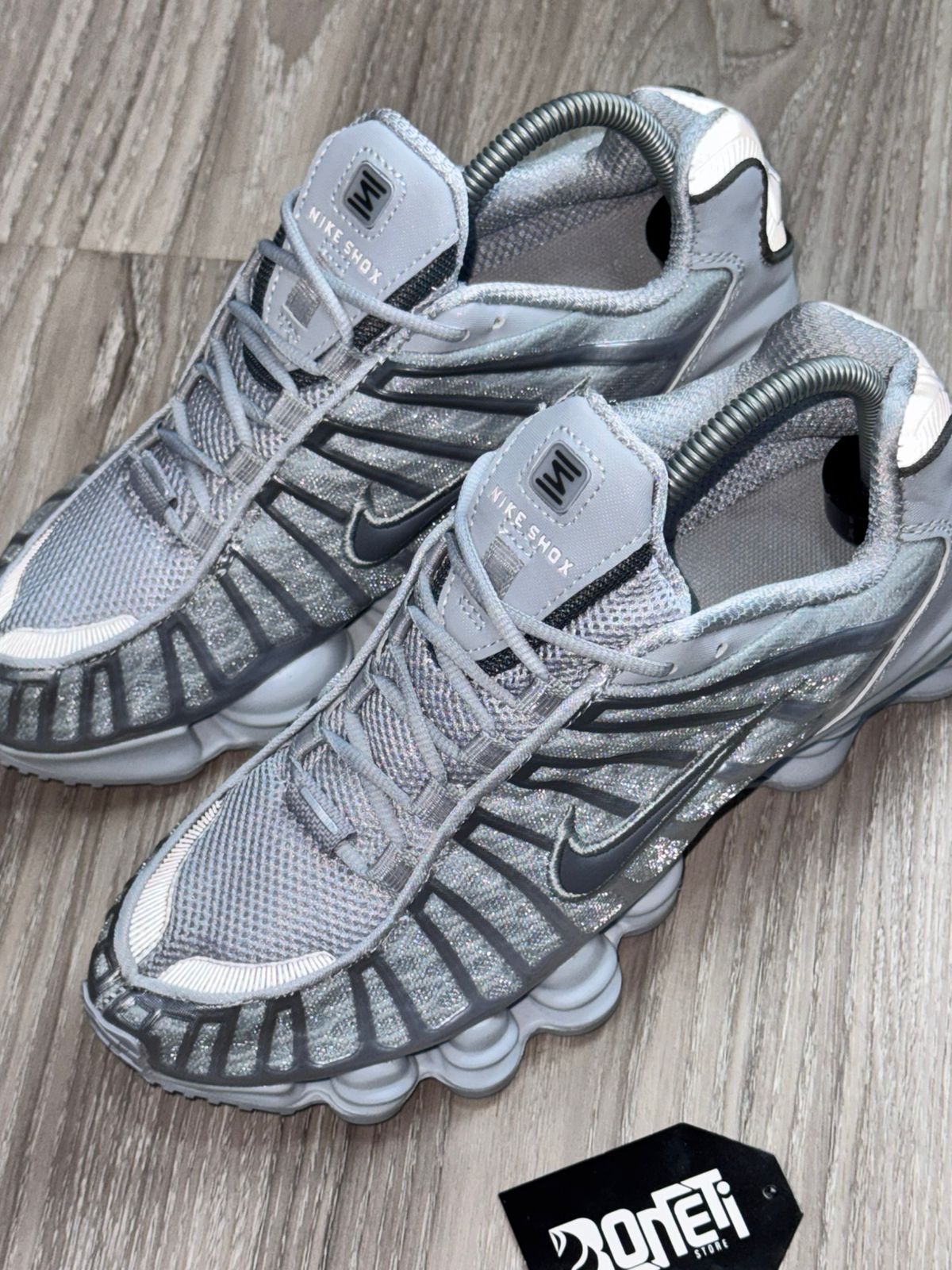 TÊNIS NK SHOX TL 12 MOLAS - PLATINUM