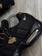 TÊNIS NK AIR MAX 95 X SYNA - BLACK GOLD