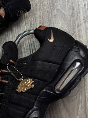 TÊNIS NK AIR MAX 95 X SYNA - BLACK GOLD