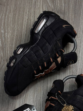 TÊNIS NK AIR MAX 95 X SYNA - BLACK GOLD