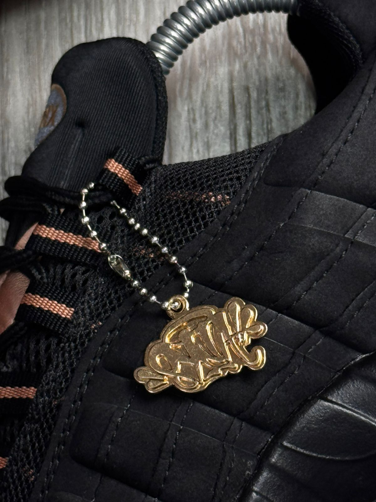TÊNIS NK AIR MAX 95 X SYNA - BLACK GOLD