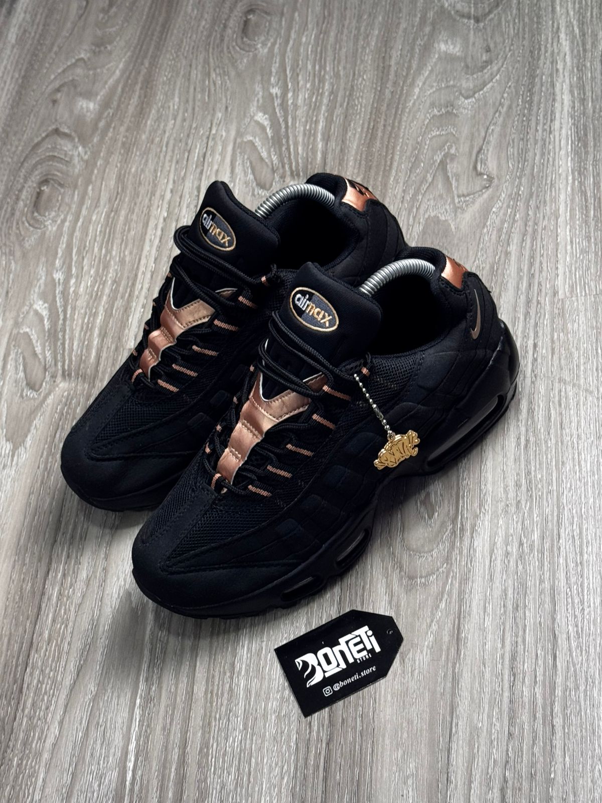 TÊNIS NK AIR MAX 95 X SYNA - BLACK GOLD