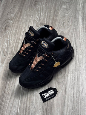 TÊNIS NK AIR MAX 95 X SYNA - BLACK GOLD