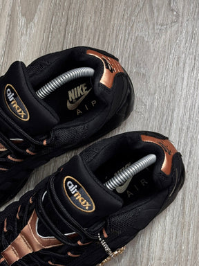 TÊNIS NK AIR MAX 95 X SYNA - BLACK GOLD