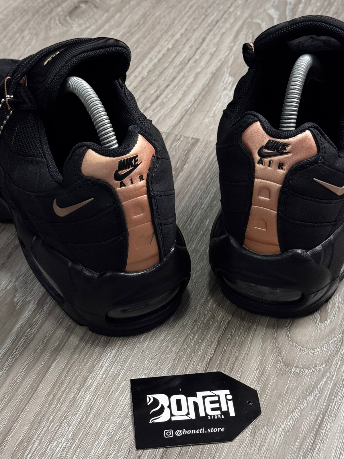 TÊNIS NK AIR MAX 95 X SYNA - BLACK GOLD