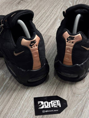 TÊNIS NK AIR MAX 95 X SYNA - BLACK GOLD