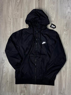 CORTA VENTO NK WINDRUNNER - PRETO