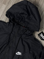 CORTA VENTO NK WINDRUNNER - PRETO