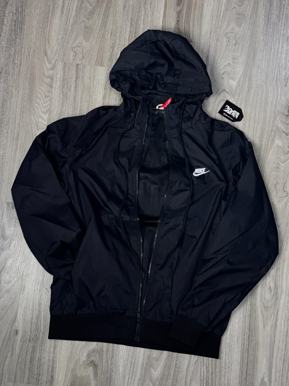 CORTA VENTO NK WINDRUNNER - PRETO