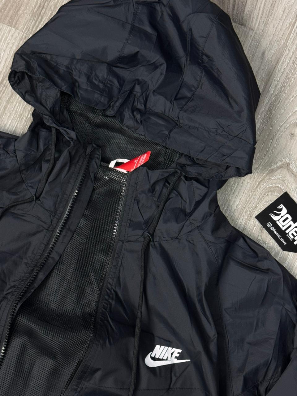 CORTA VENTO NK WINDRUNNER - PRETO