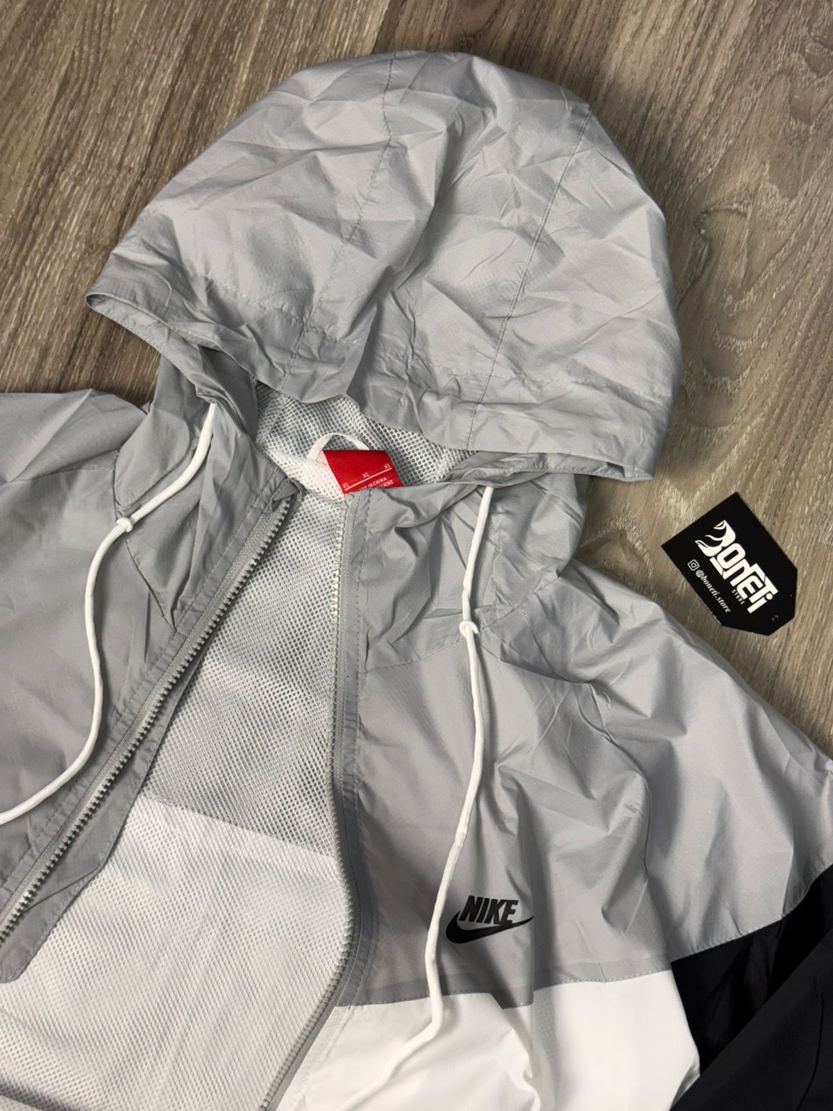 CORTA VENTO NK WINDRUNNER - BRANCO/CINZA